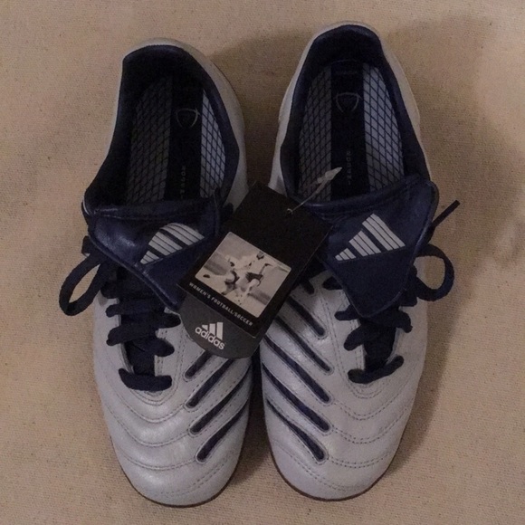 Adidas Women’s Rare Pulsado ll Indoor soccer - Picture 4 of 8